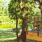 Θέρετρο Wsrod Drzew River Park Jacuzzi Zator