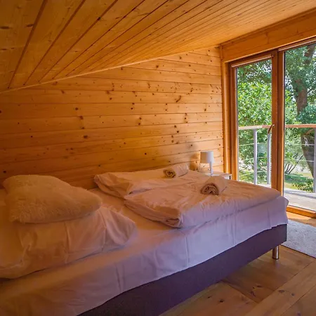 Wsrod Drzew River Park Jacuzzi Resort *